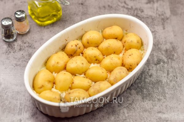 Запеченный картофель с пармезаном в духовке