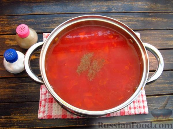 Суп на томатном соке со свёклой, капустой и фрикадельками
