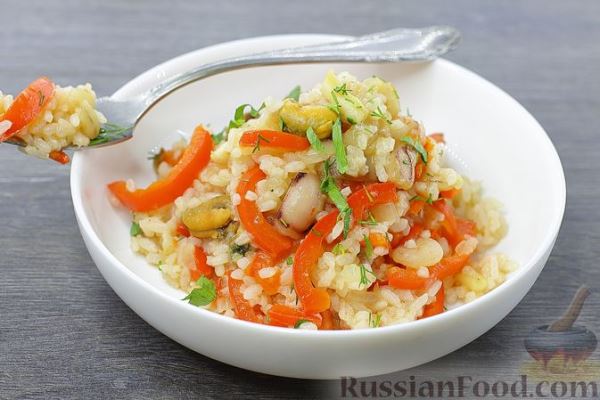 Рис с морепродуктами и болгарским перцем